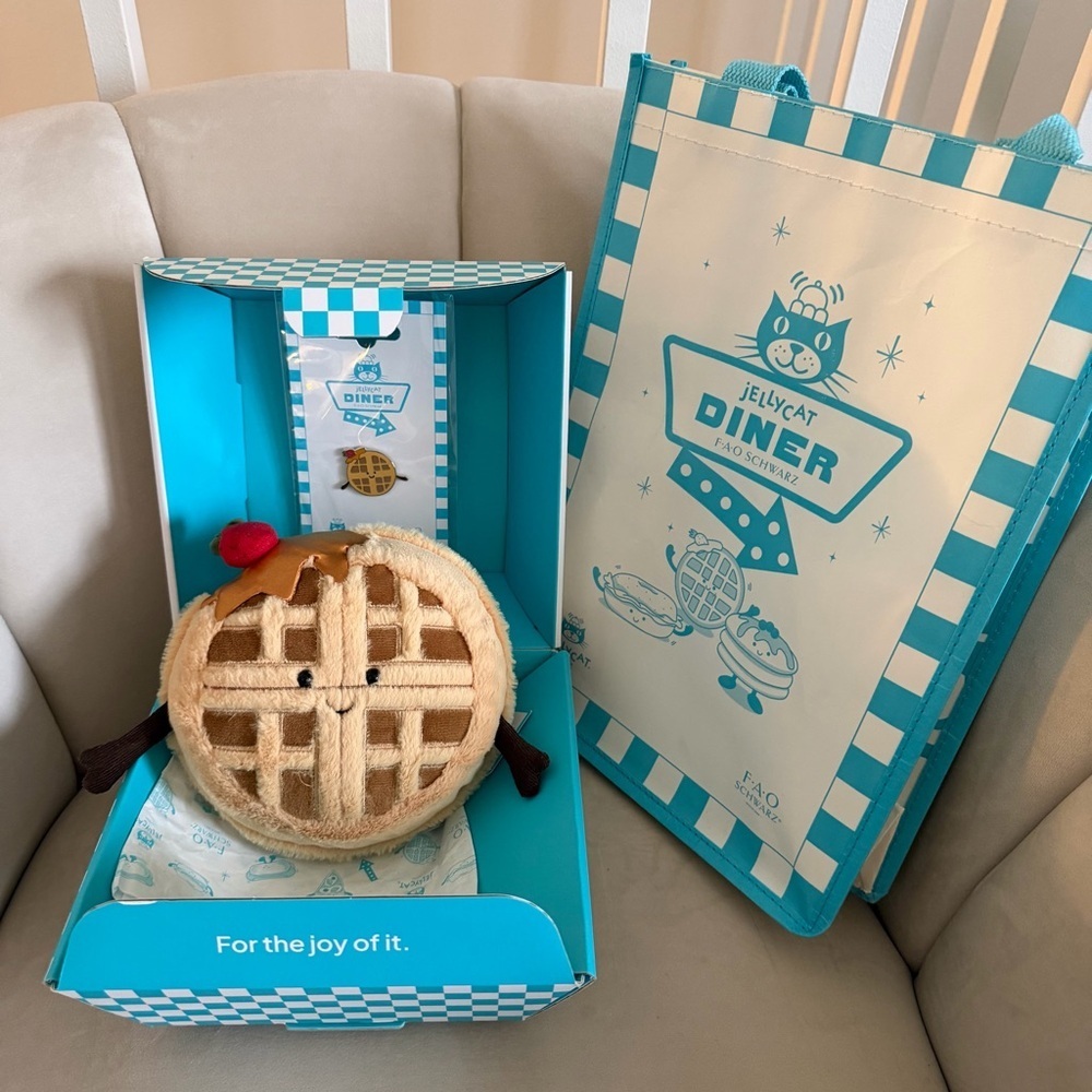 NWT Jellycat Amuseables Rene Waffle Plush Toy FAO Schwarz NYC Exclusive Set Auth